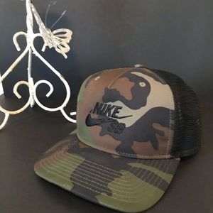 Nike SB Trucker Style Baseball Cap.